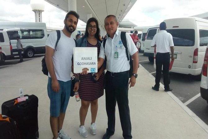 Private round airport transfer from Cancun - Puerto Aventuras - airport. - Finding the representative after baggage claim