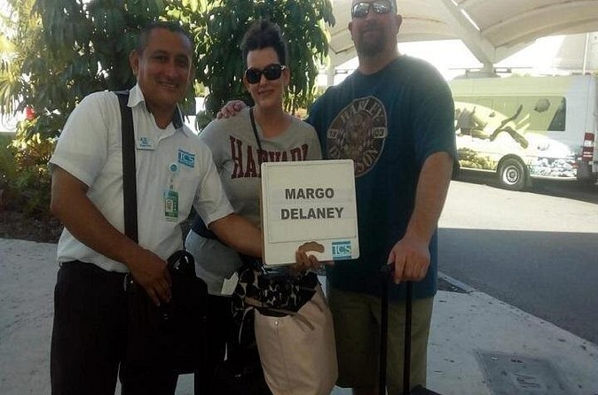 Private Round Transfer Airport-Cancun Hotel Zone - Airport - The vehicles, luggage, and ride itself