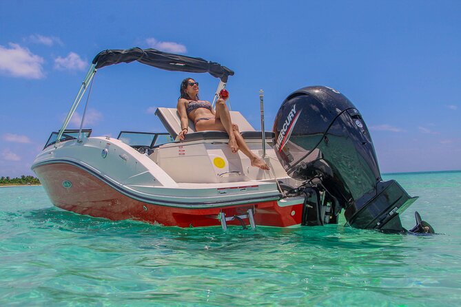 Private snorkeling with 23ft Sea Ray in San Miguel de Cozumel - A private morning or afternoon on Cozumel’s water