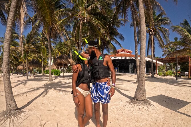 "Private snorkeling with turtles in Akumal + Photos included" - Equipment, lockers, and comfort before and after