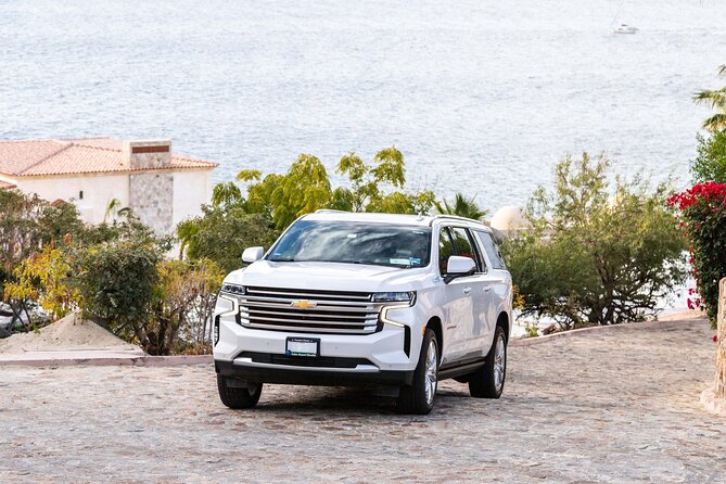 Private SUV RoundTrip from Airport to Hotels in San Jose del Cabo - Finding the right person outside SJD