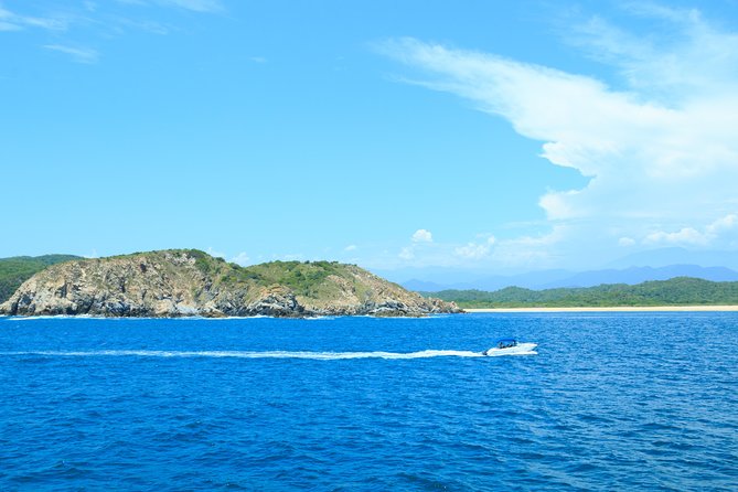 Private Tour Seven Bays, Huatulco HT - Cacaluta Bay, the tour’s scenic centerpiece