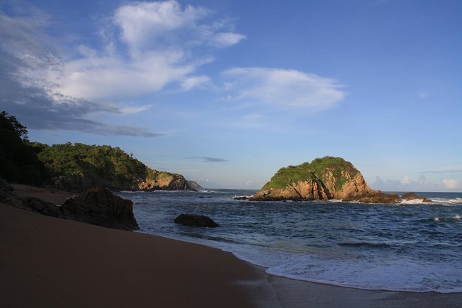 Private Tour Seven Bays, Huatulco HT - Stone face, blowhole, and the smaller coastal features