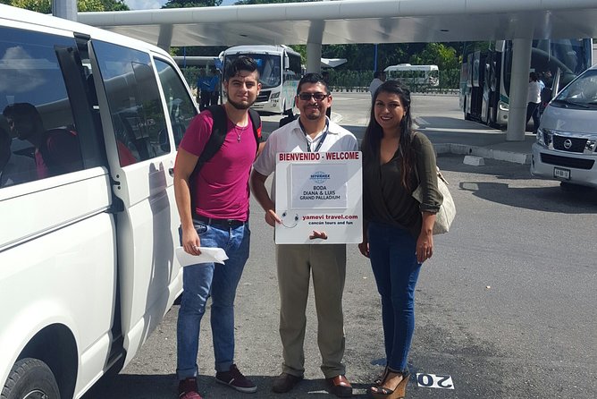 Private transfer to Cancun Airport from hotels in Cancun Area - A simple ride from the hotel zone to the airport