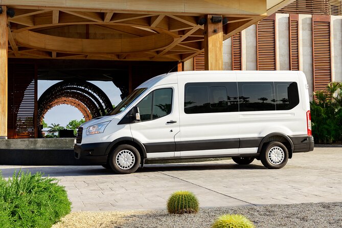 Private VAN Round-Trip from Airport to Hotel in San José del Cabo - Meeting your driver at Los Cabos Airport