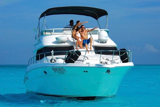 Private Yacht - 46 ft SeaRay Cancun Bay Snorkel 23P4 - The crew and the feel onboard