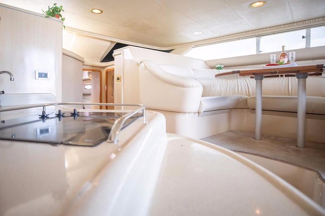 Private Yacht Rental Sea Ray 46ft Cancun 23P3 - Boat condition deserves a careful check