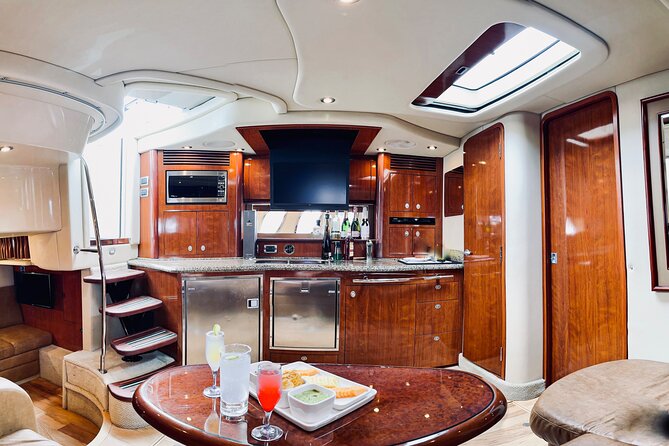 Private Yacht Sea Ray all-inclusive charter in Cabo - Who will enjoy this yacht charter most