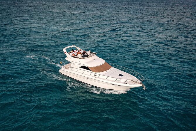 Private Yacht SeaRay 46ft Cancun 25P17 - Swimming and snorkeling on the four-hour trip