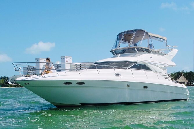 Private Yacht SeaRay 46ft Cancun 25P17 - Drinks, music, and the onboard mood