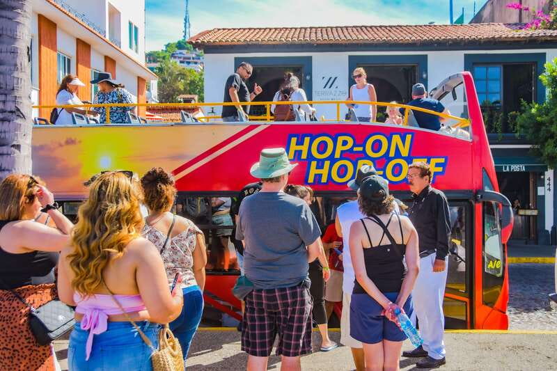 Puerto Vallarta: Hop-On-Hop-Off City Bus Tour - Heat, seating, and accessibility