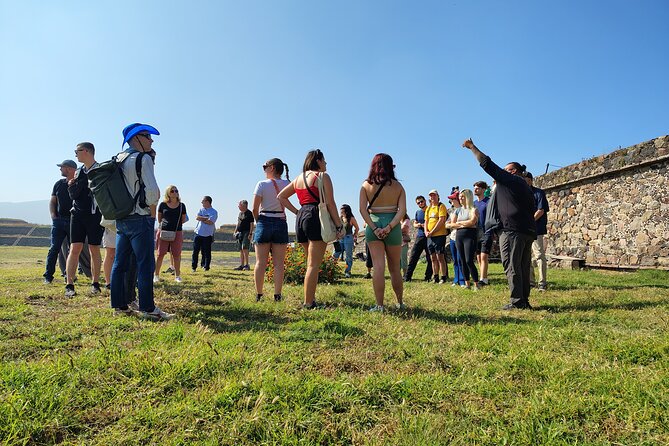 Pyramids of Teotihuacan without traps for tourists morning or afternoon - A tour without the usual sales circuit