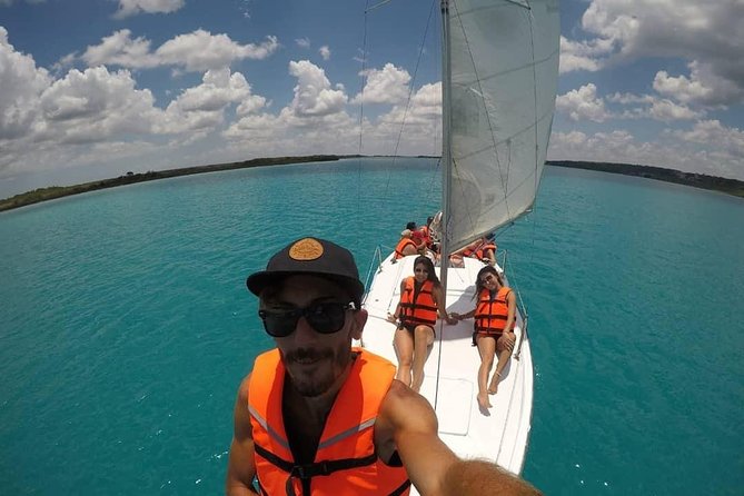 Sailing Tour through the Laguna de los Siete Colores - Fruit, beer, and a break on the boat