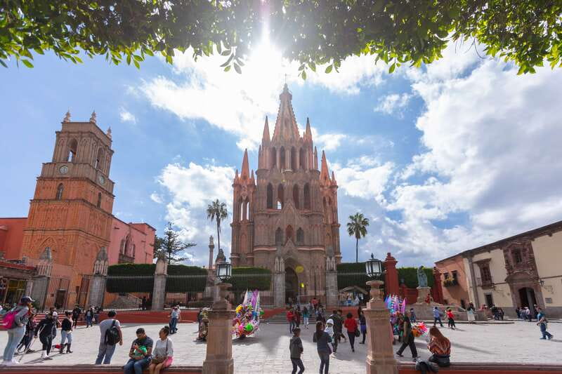 San Miguel: Landmarks and Lunch Walking Tour in English - Key points to know before booking