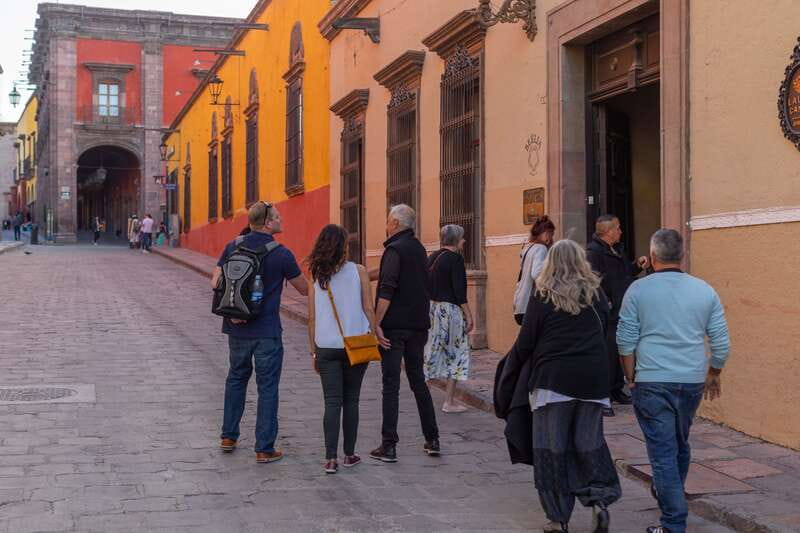 San Miguel: Landmarks and Lunch Walking Tour in English - Practical details for a smoother outing