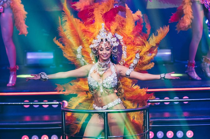 Skip the Line: Cancun Coco Bongo Regular Entrance Ticket - A packed room changes the experience