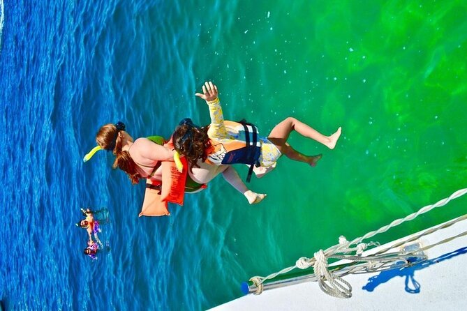 Snorkeling Catamaran Tour at Santa Maria Bay - What the catamaran atmosphere is really like