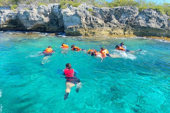 Snorkeling in Isla Mujeres and Underwater Museum - Starting in central Isla Mujeres
