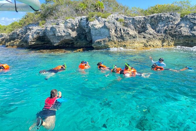 Snorkeling in Isla Mujeres and Underwater Museum - MUSA: statues below the surface