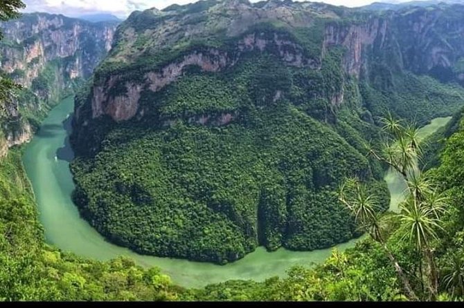 Sumidero Canyon, Miradores del Cañón and Pueblo Chiapa de Corzo. - The Miradores show the canyon at its largest