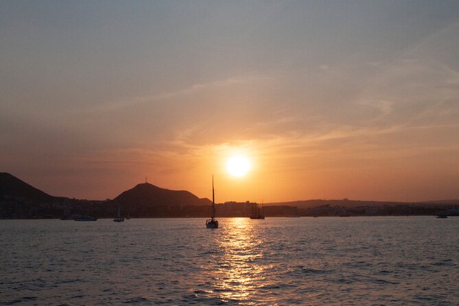 Sunset Dinner Cruise in Cabo San Lucas - Crew service and onboard comfort