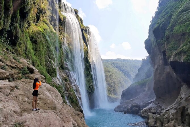 Tamul waterfall and water cave on a wooden canoe - 12:45 swimming at Cueva del Agua