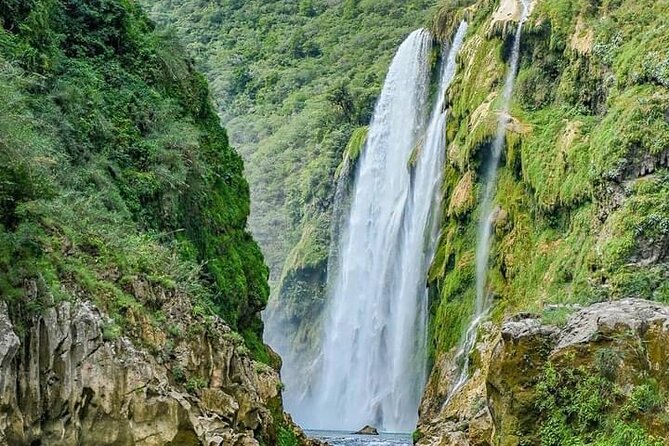 Tamul waterfall and water cave on a wooden canoe - 9:00 pickup and the road from Ciudad Valles