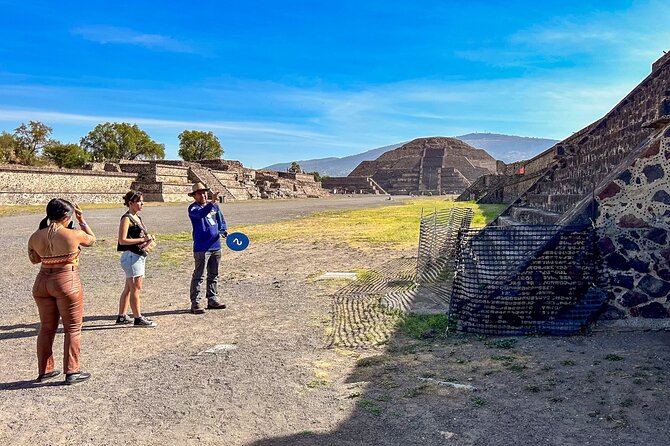 Teotihuacan, Guadalupe Shrine & Tlatelolco Day Tour with Lunch - Obsidian, tequila, and the shopping pause