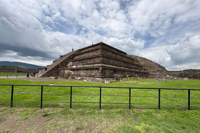 Teotihuacan Pyramids VIP Tour without Commercial Stops - Finishing at the Pyramid of the Sun