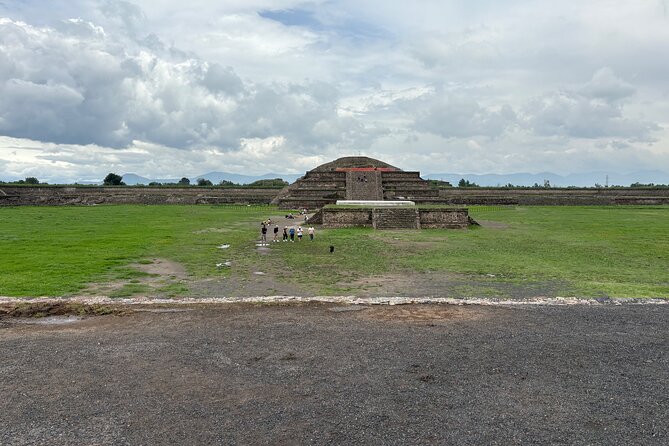Teotihuacan Pyramids VIP Tour without Commercial Stops - Guides, language, and the quality of the explanation