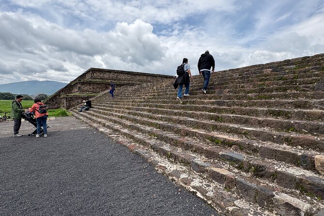 Teotihuacan Pyramids VIP Tour without Commercial Stops - Who should book this Teotihuacan tour?