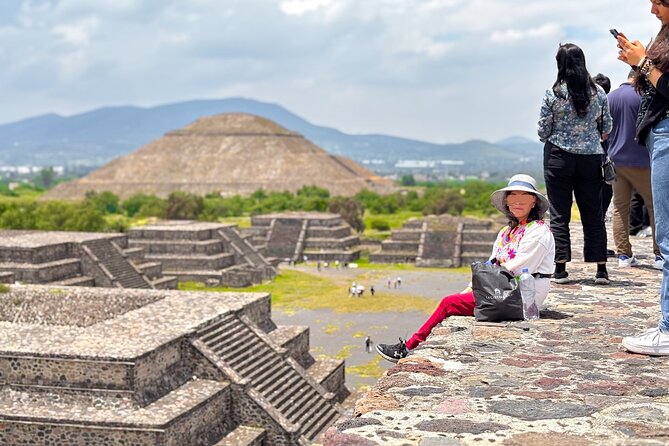 Teotihuacan without obligatory stops. No shops or restaurants. - The ride from Mexico City to Teotihuacan
