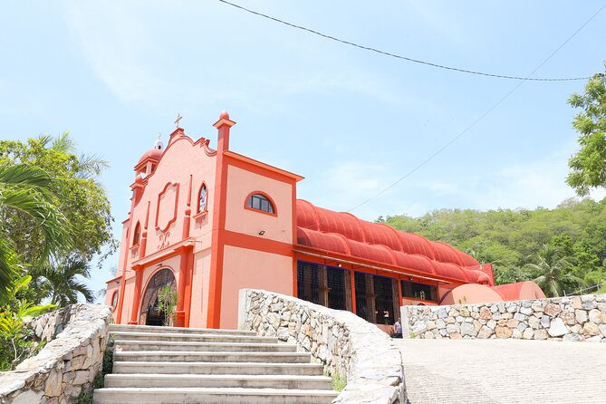 Tour in Huatulco and Playa La Entrega - La Crucecita and the Church of Guadalupe