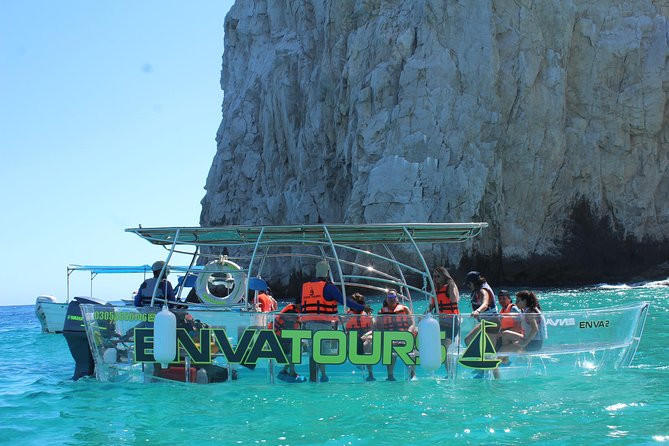 Tours in Cabo, Paseo al Arco and Fin de la Tierra in the only Clear Boat - The guides and the style of the trip