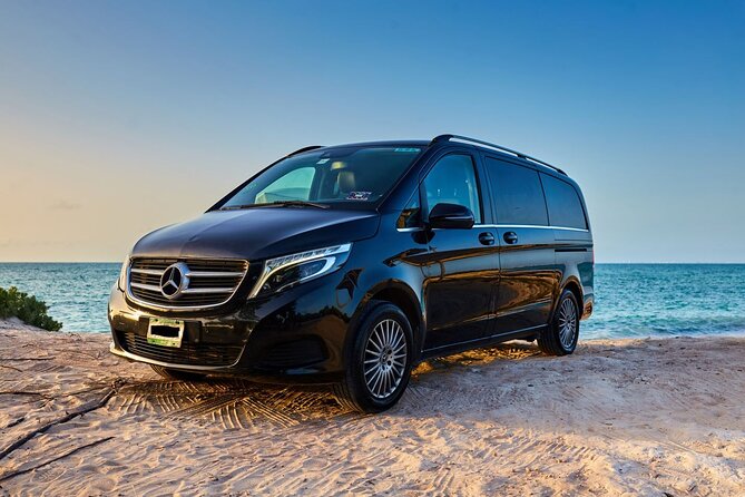 Transfer in Luxury Mercedes Benz Minivan - Finding the representative at Cancun Airport