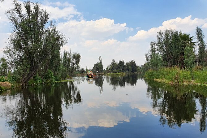 Xochimilco Barco Fiesta Tentacion 18+ with Open Bar and Tacos - Getting to Canoas el Chango