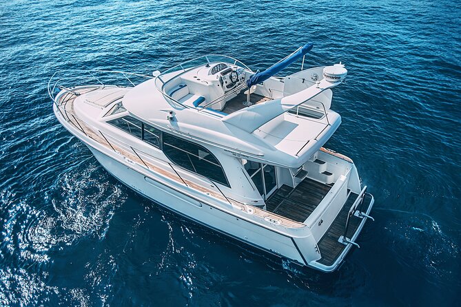 Yacht Meridian 40FT Best Private Rental in Cancun - The route toward Isla Mujeres